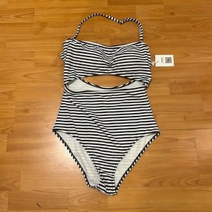 NEW w/tags! Cupshe One Piece Cutout swim suit bathing suit black & white stripes